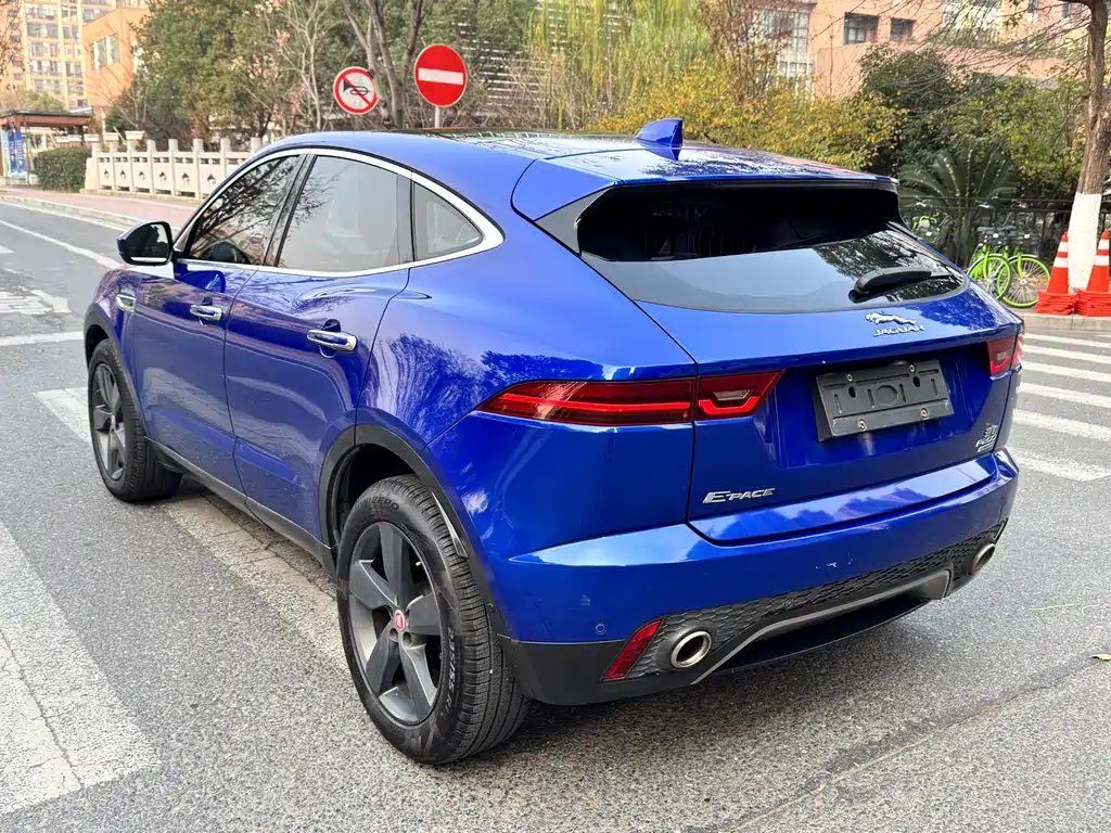Jaguar E-PACE 2019 — фото 6