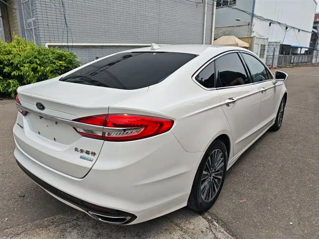 Ford Mondeo 2017 — фото 7