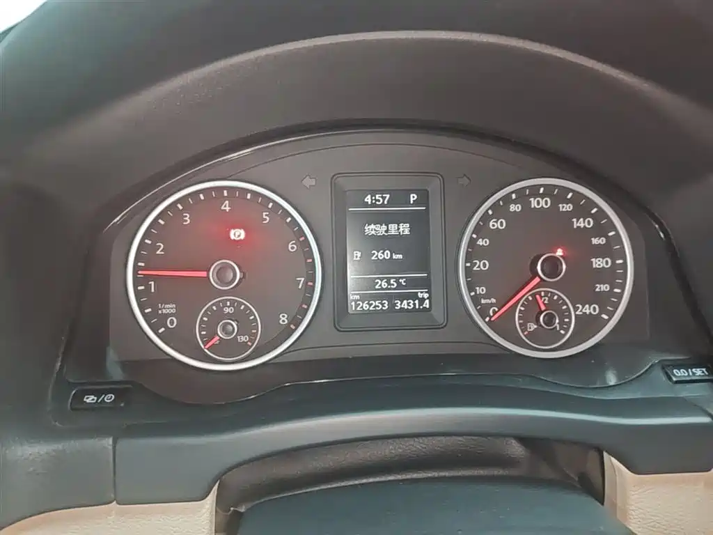 Volkswagen Tiguan 2015 — фото 12