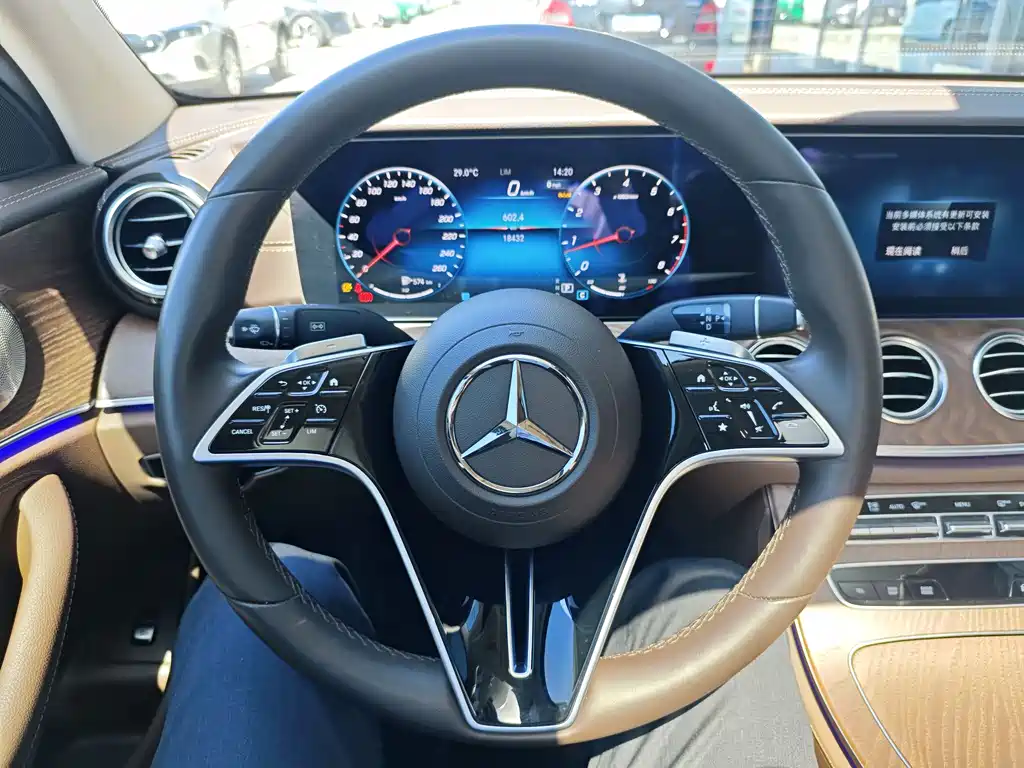 Mercedes-Benz E-Class 2023 — фото 11