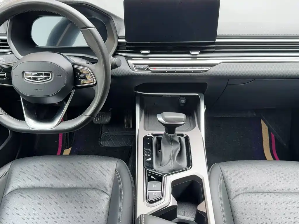 Geely Emgrand 2022