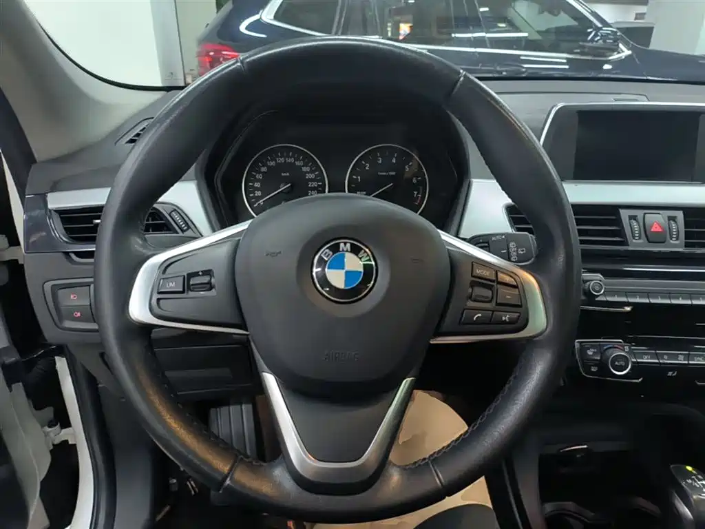 BMW X1 2017 — фото 11
