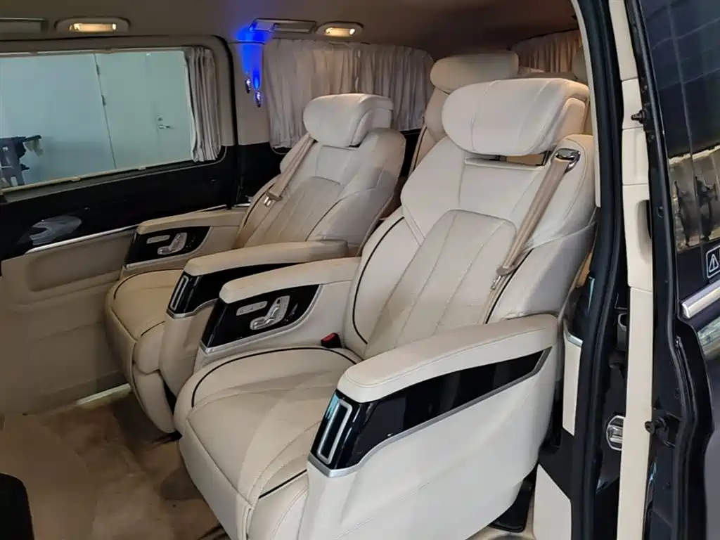 Mercedes-Benz V-Class 2020 — фото 17