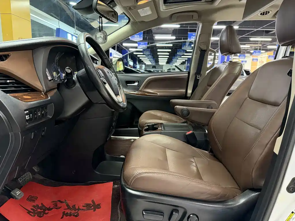 Toyota Sienna 2018 — фото 6