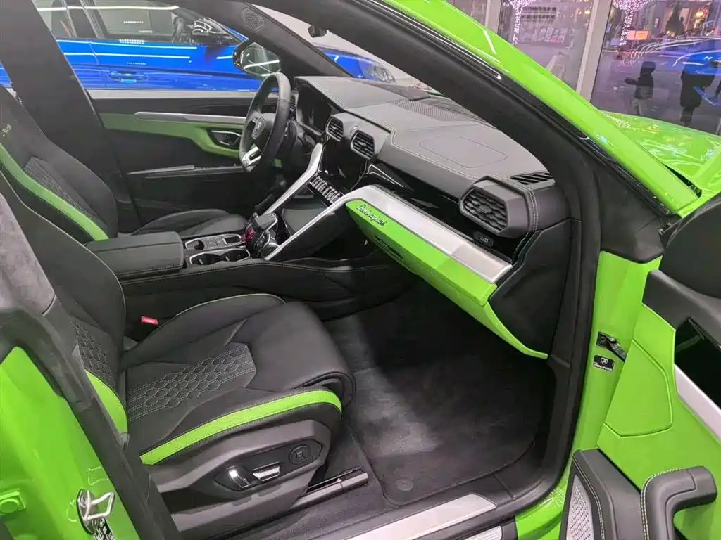 Lamborghini Urus 2024