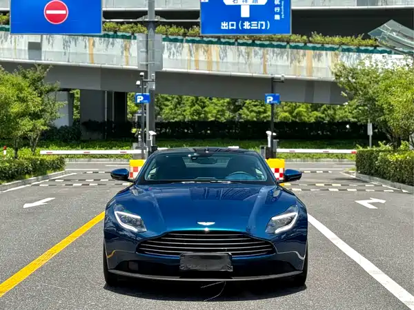Aston Martin DB11 2020