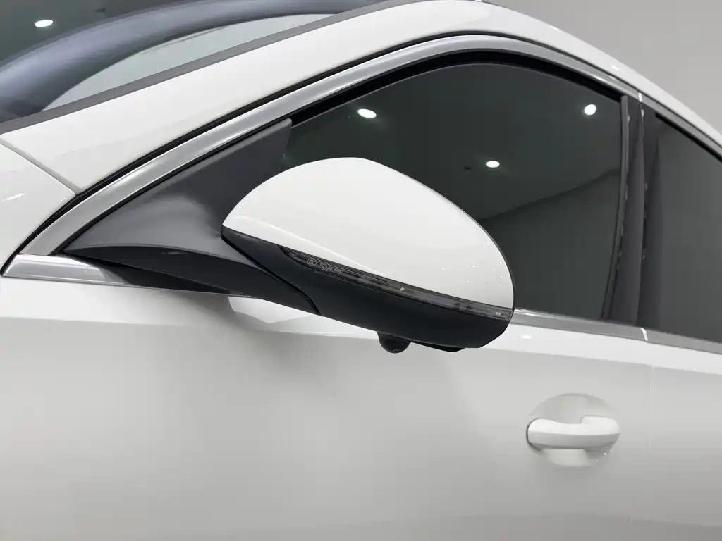 Mercedes-Benz C-Class 2023 — фото 11