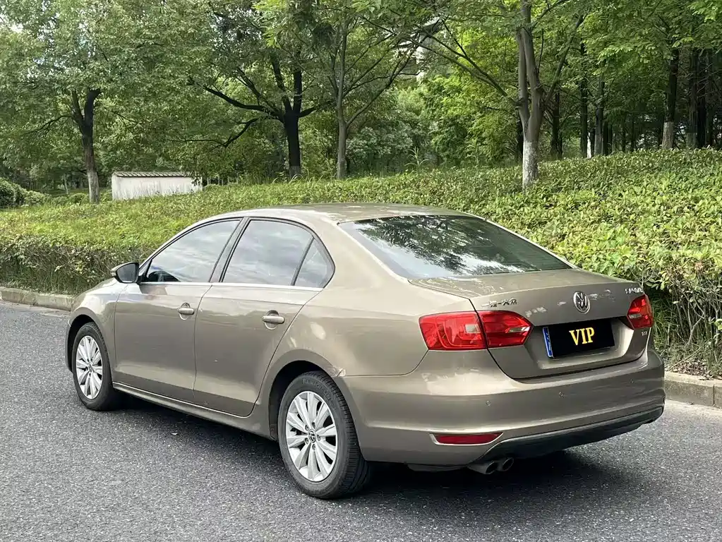 Volkswagen Sagitar 2013
