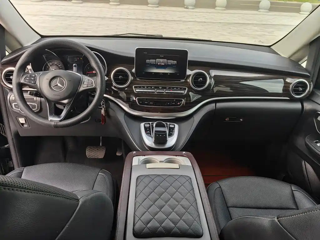 Mercedes-Benz V-Class 2020 — фото 10