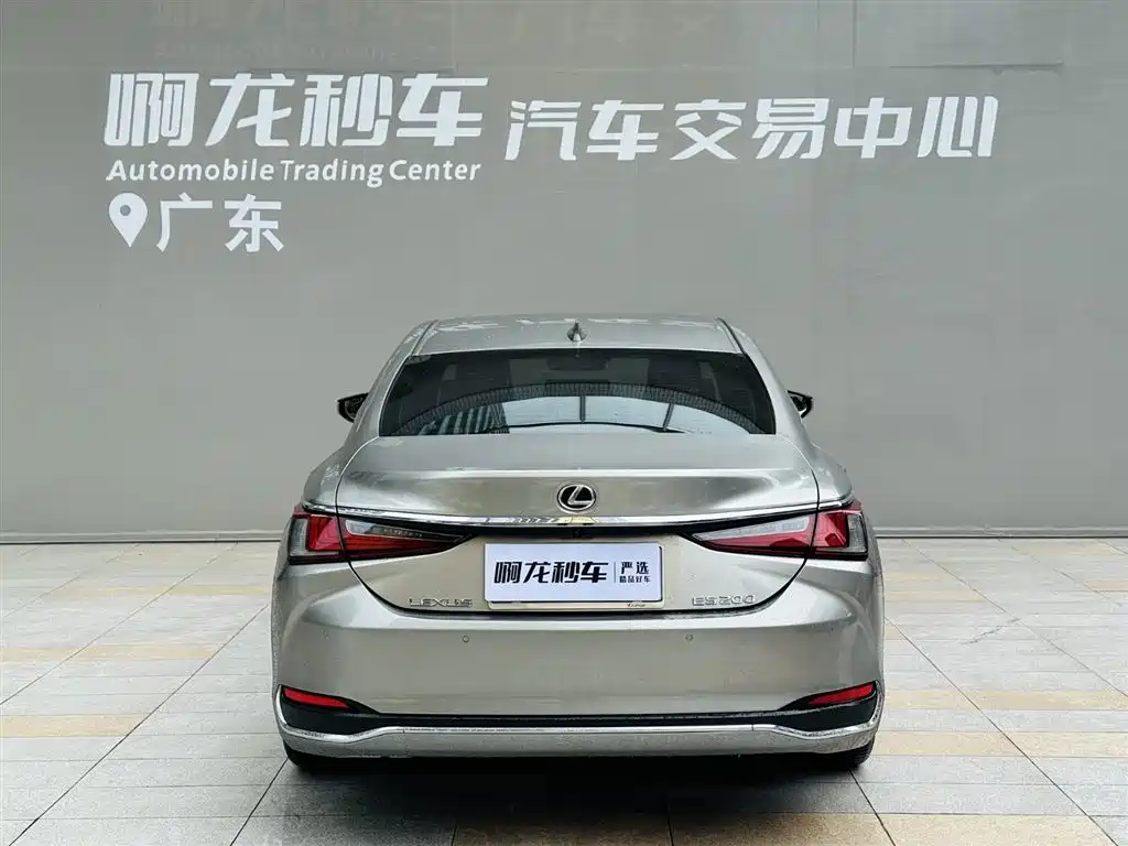 Lexus ES 2024