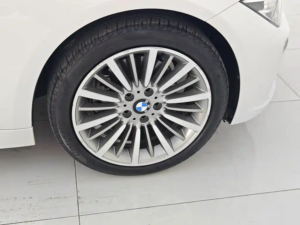 BMW 3 Series 2019 — фото 13