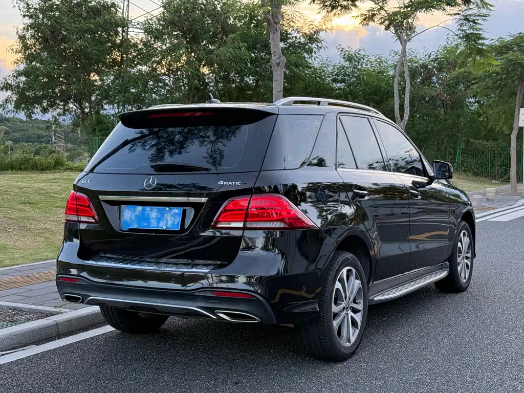 Mercedes-Benz GLE 2017 — фото 11