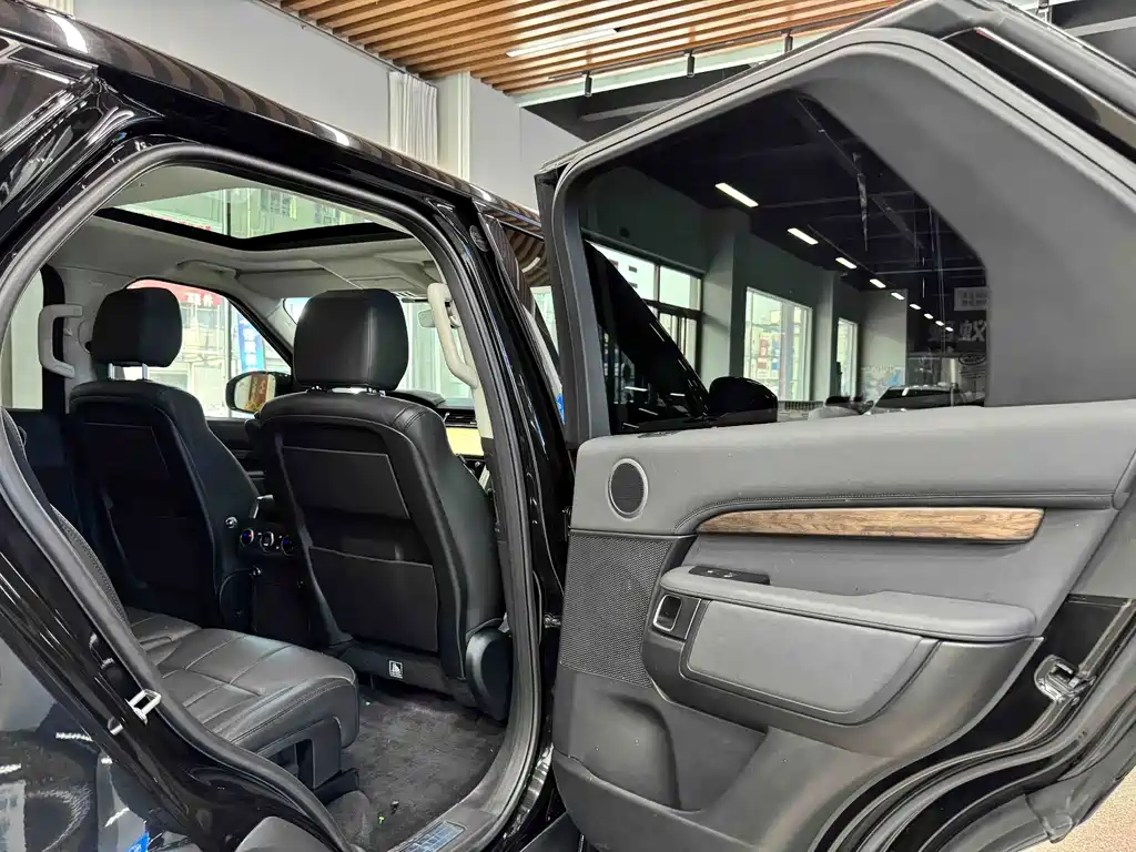 Land Rover Discovery 2019 — фото 10
