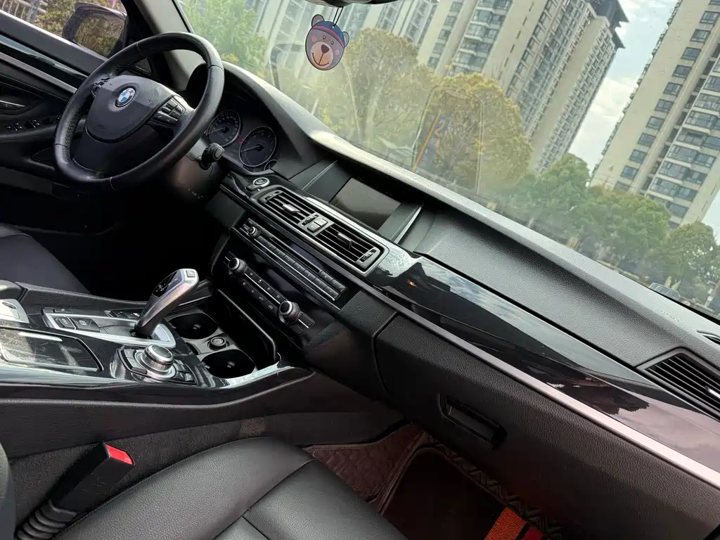 BMW 5 Series 2014 — фото 21