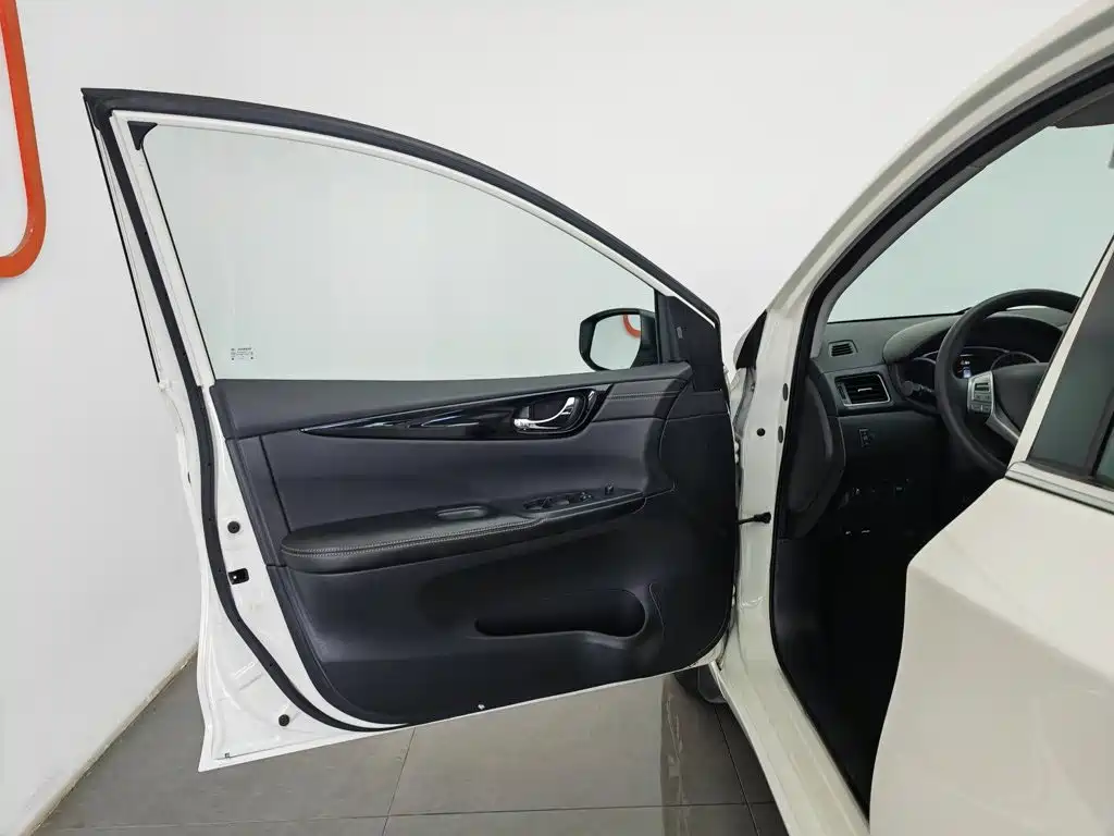 Nissan Tiida 2019 — фото 8