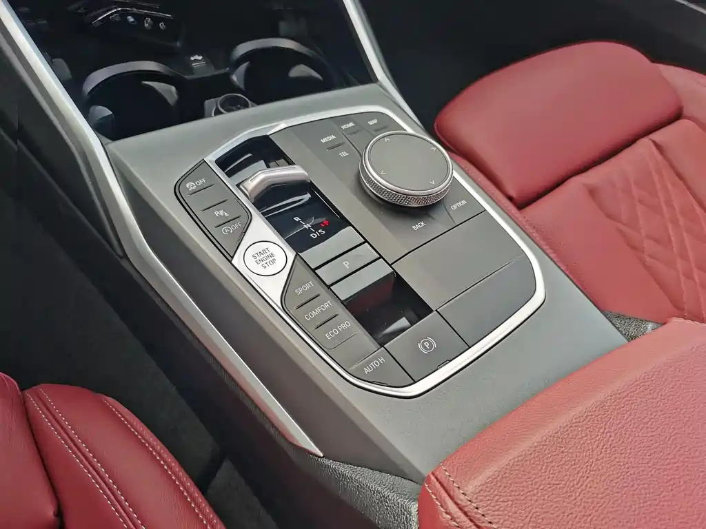 BMW 3 Series 2025 — фото 14