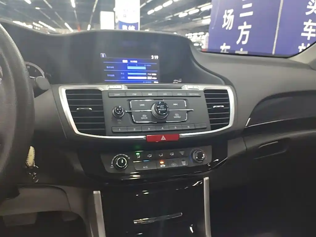 Honda Accord 2018 — фото 13
