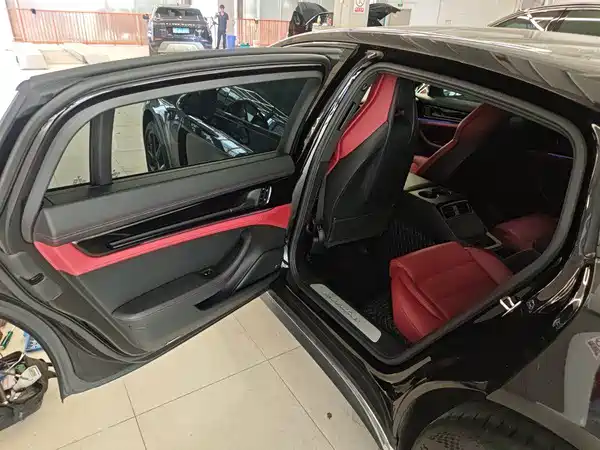 Porsche Panamera 2025