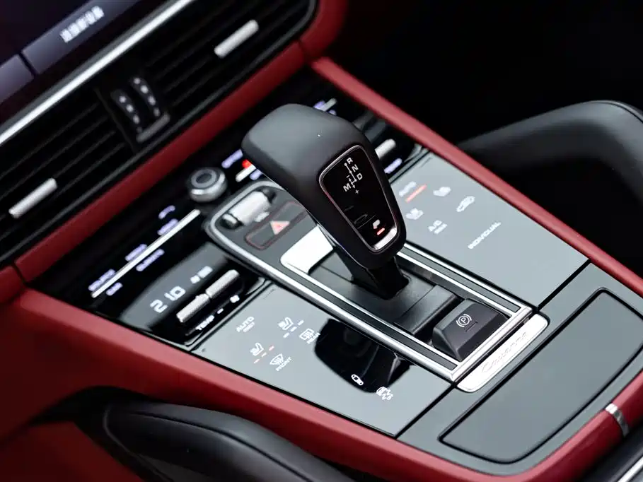 Porsche Cayenne Hybrid 2022 — фото 18