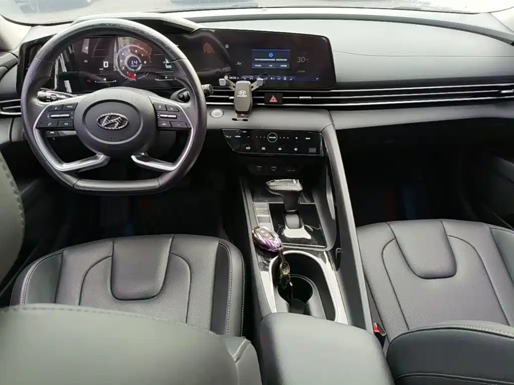 Hyundai Elantra 2021 — фото 10