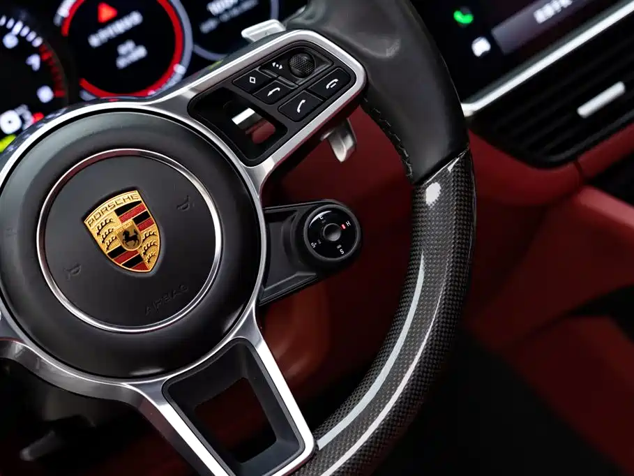 Porsche Cayenne Hybrid 2022 — фото 16