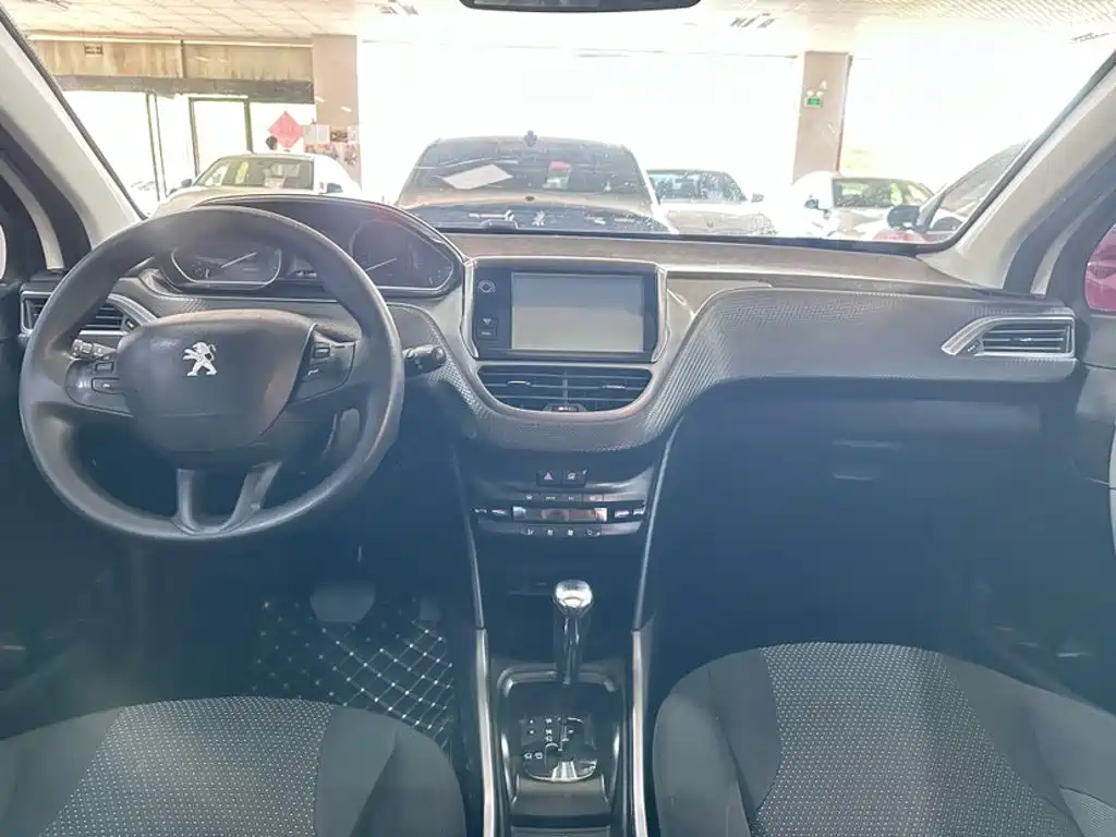 Peugeot 2008 2016 — фото 16