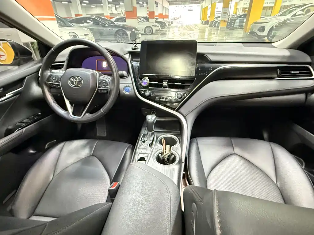 Toyota Camry 2022 — фото 17