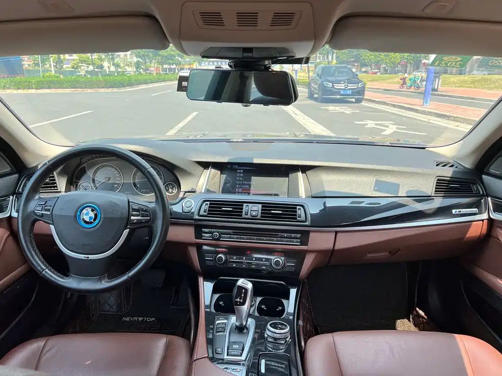 BMW 5 Series 2015 — фото 17