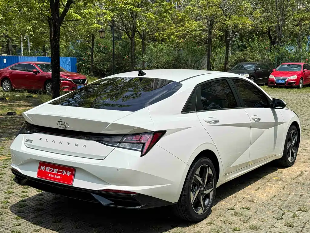 Hyundai Elantra 2022