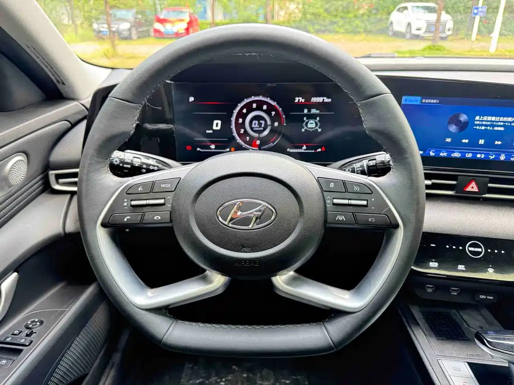 Hyundai Elantra 2022 — фото 13