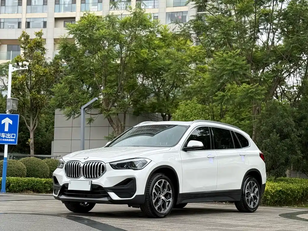 BMW X1 2022 — фото 1