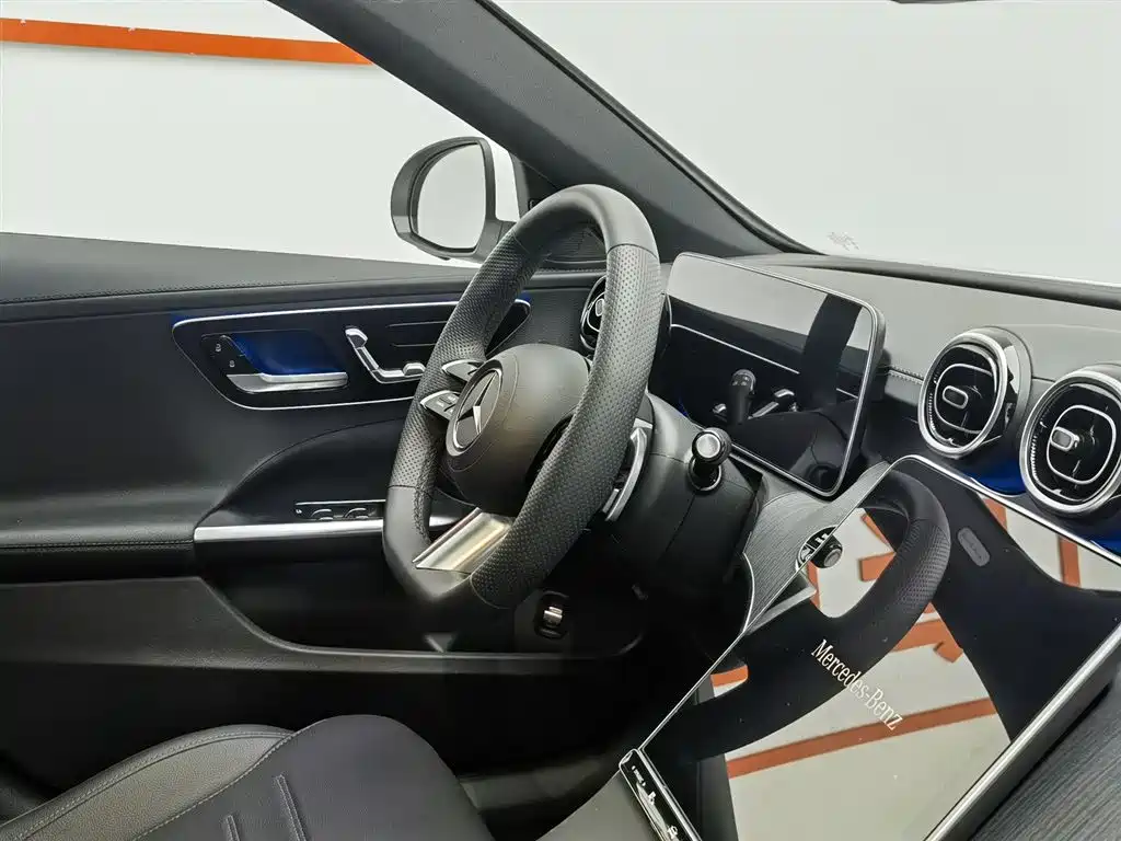 Mercedes-Benz C-Class 2025 — фото 22