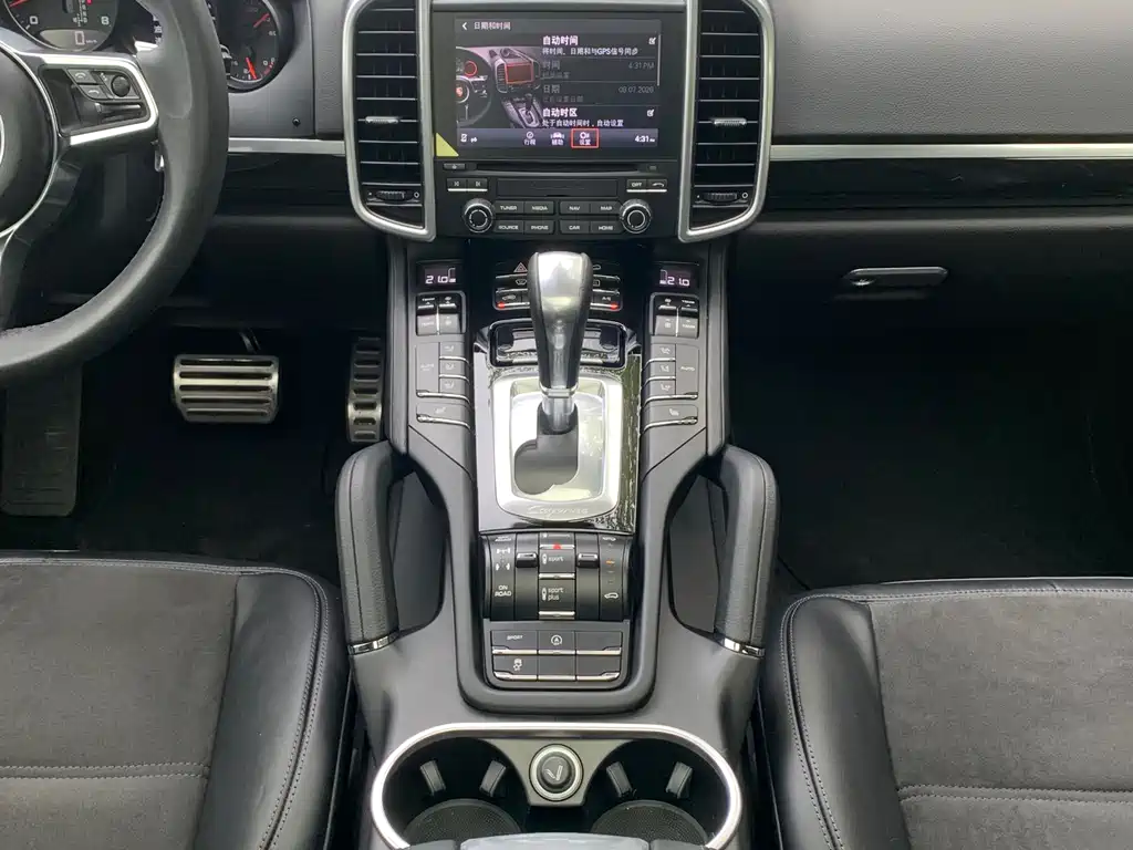 Porsche Cayenne 2017 — фото 12