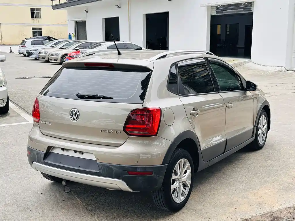 Volkswagen Polo 2015 — фото 11