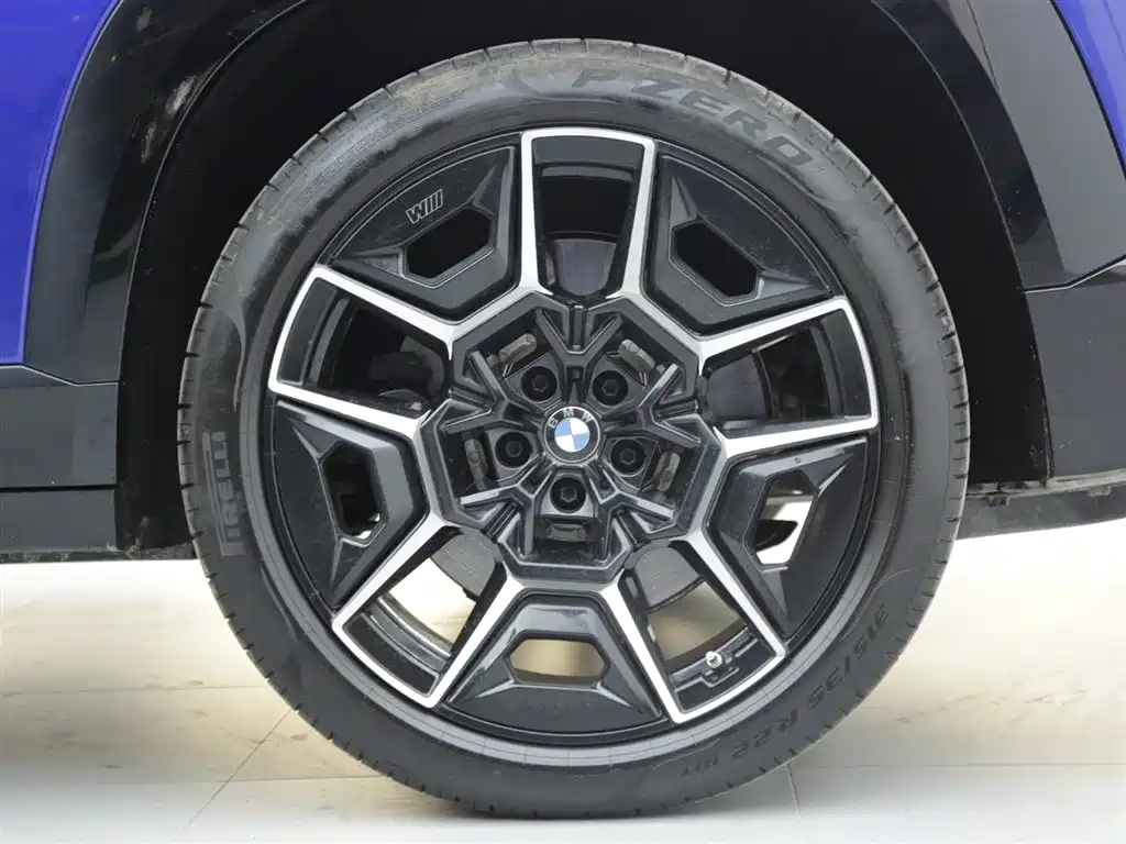 BMW XM 2023 — фото 18