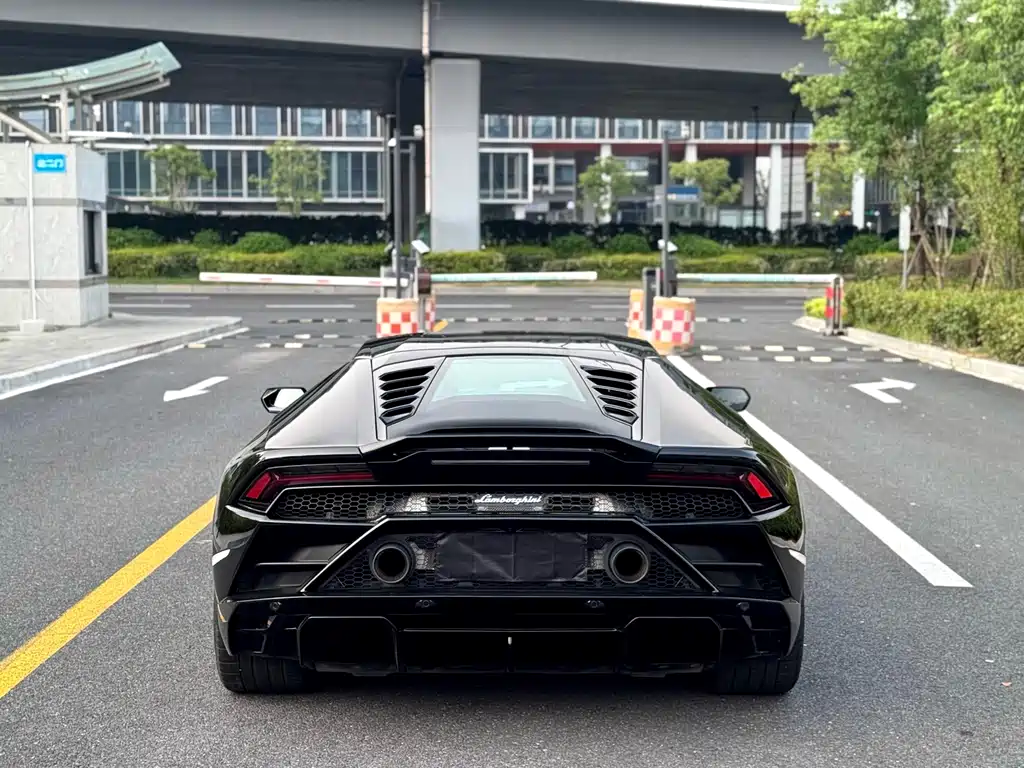 Lamborghini Huracan 2023 — фото 6