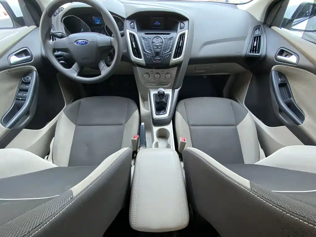 Ford Focus 2013 — фото 15