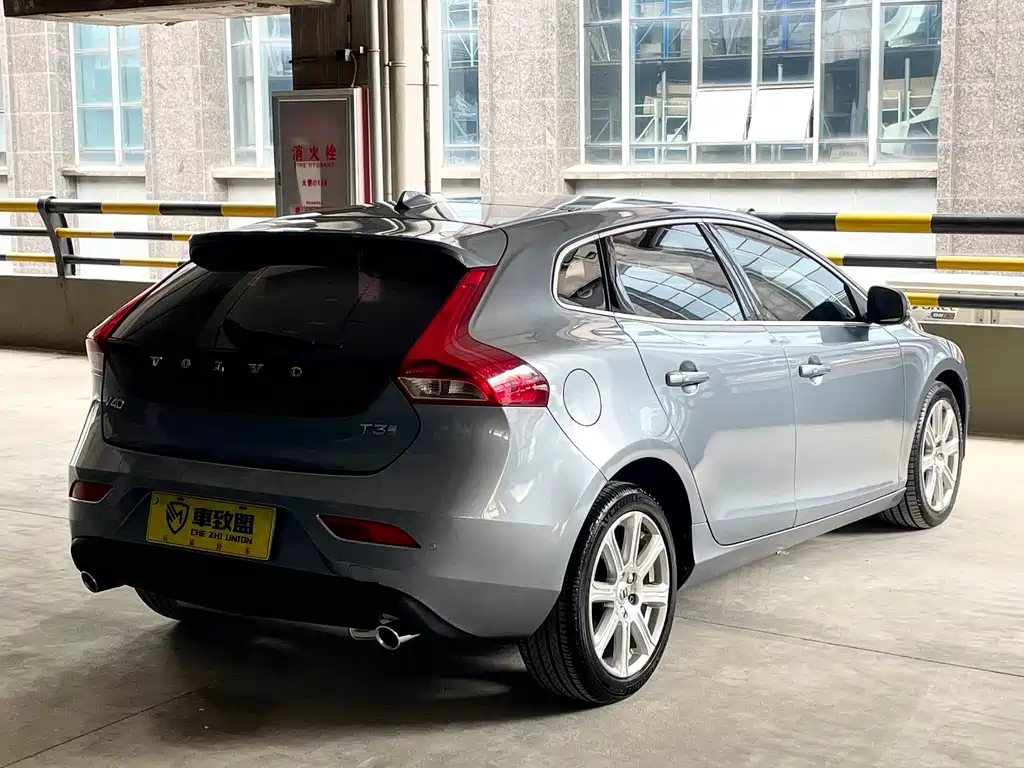 Volvo V40 2018 — фото 4