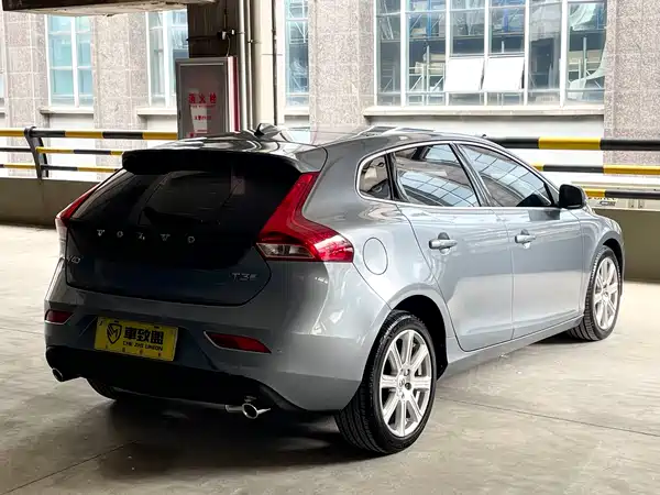 Volvo V40 2018