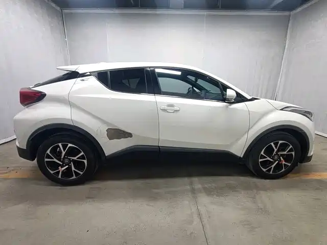 Toyota C-HR 2019 — фото 6