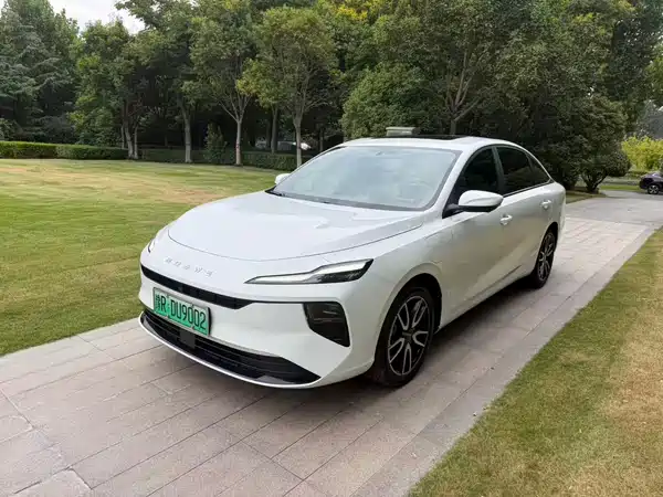 Roewe D6 2025