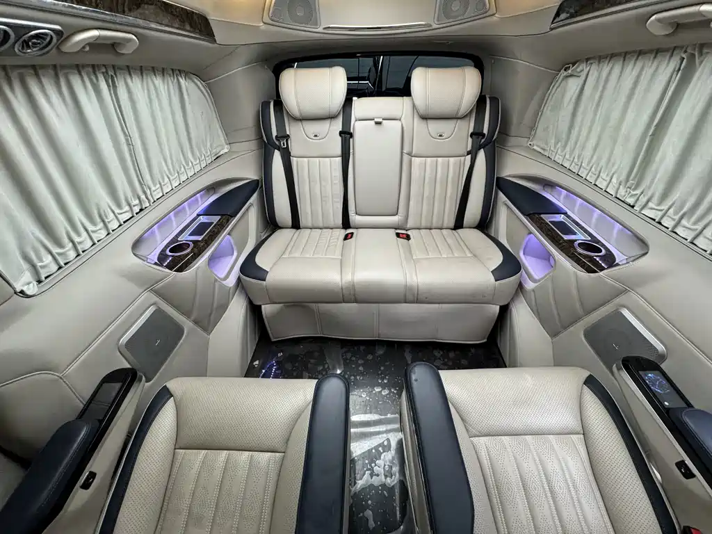 Mercedes-Benz V-Class 2022 — фото 13