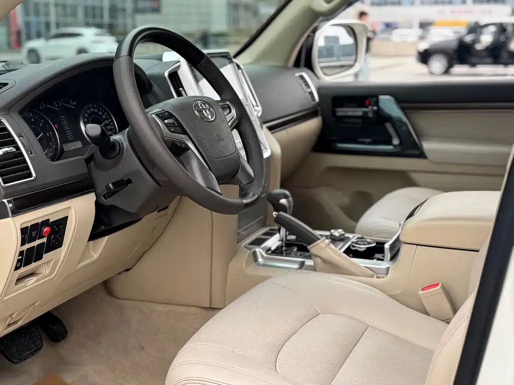 Toyota Land Cruiser 2019 — фото 7
