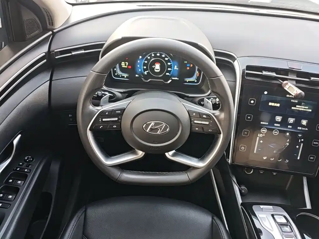 Hyundai Tucson 2023 — фото 11