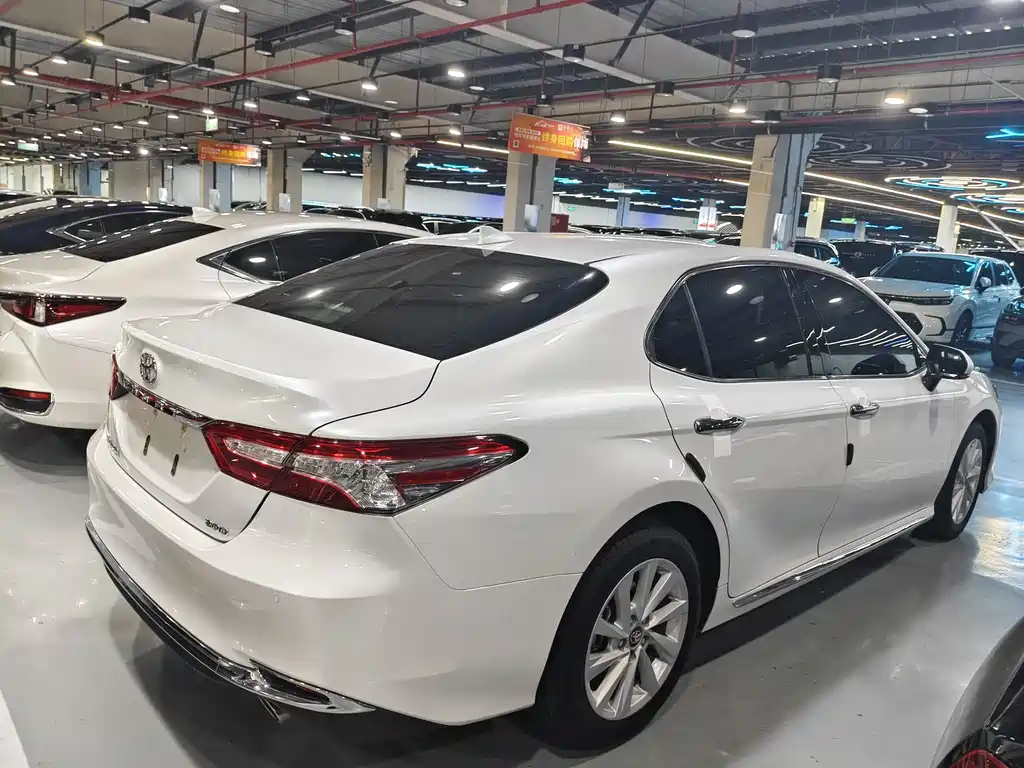 Toyota Camry 2023 — фото 15