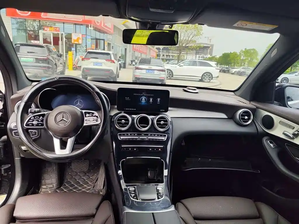 Mercedes-Benz GLC 2023