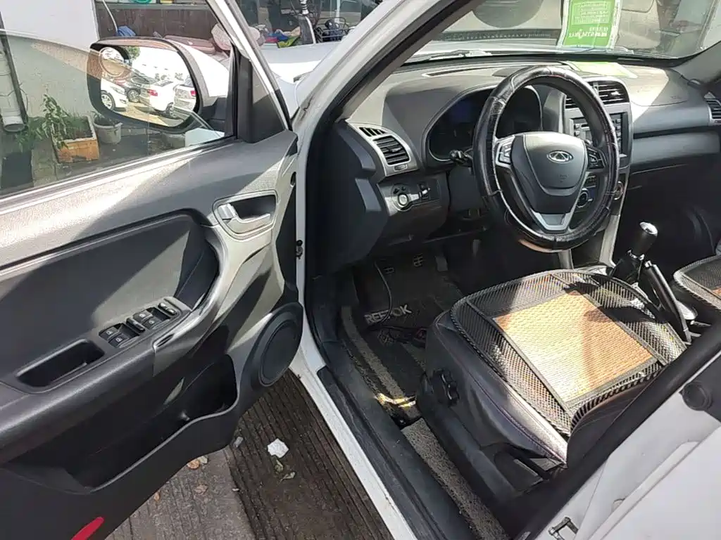 Chery Tiggo 3 2015 — фото 16