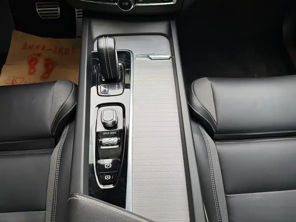 Volvo XC60 Plug-In Hybrid 2020 — фото 16