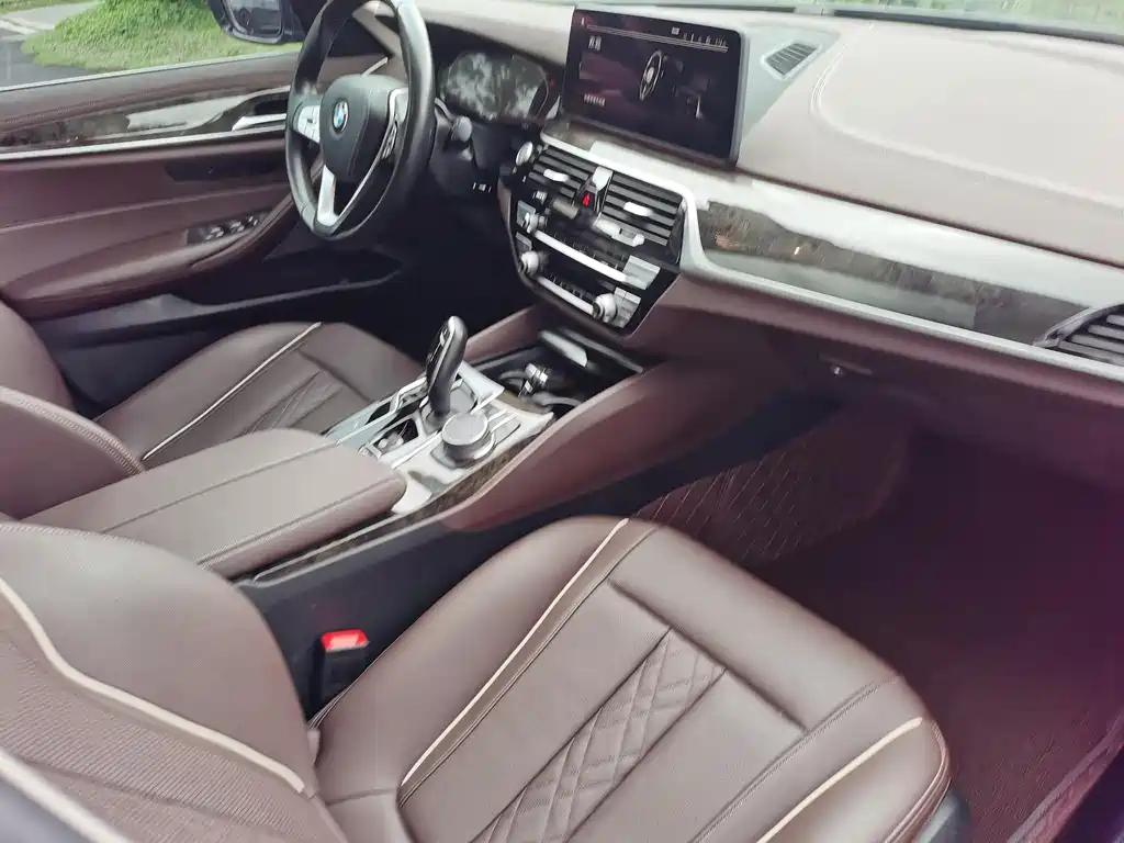 BMW 5 Series 2020 — фото 17
