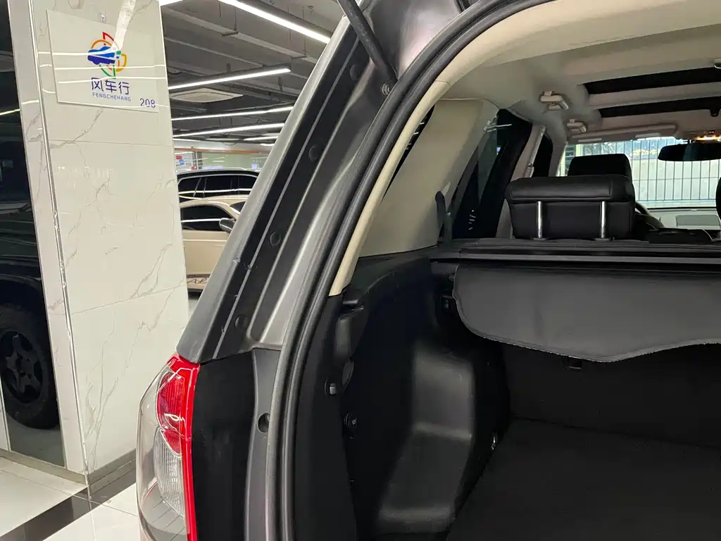 Land Rover Freelander 2 2010 — фото 12